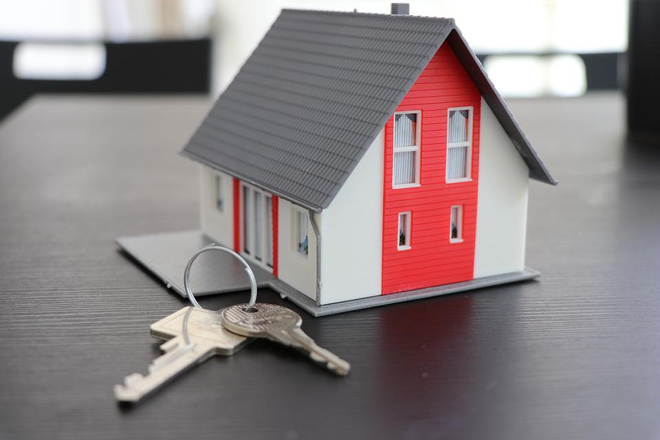 small house with keys 2 banner